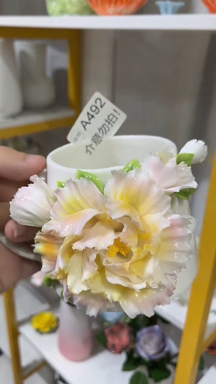 陶瓷花旁*者 手捏花-A492