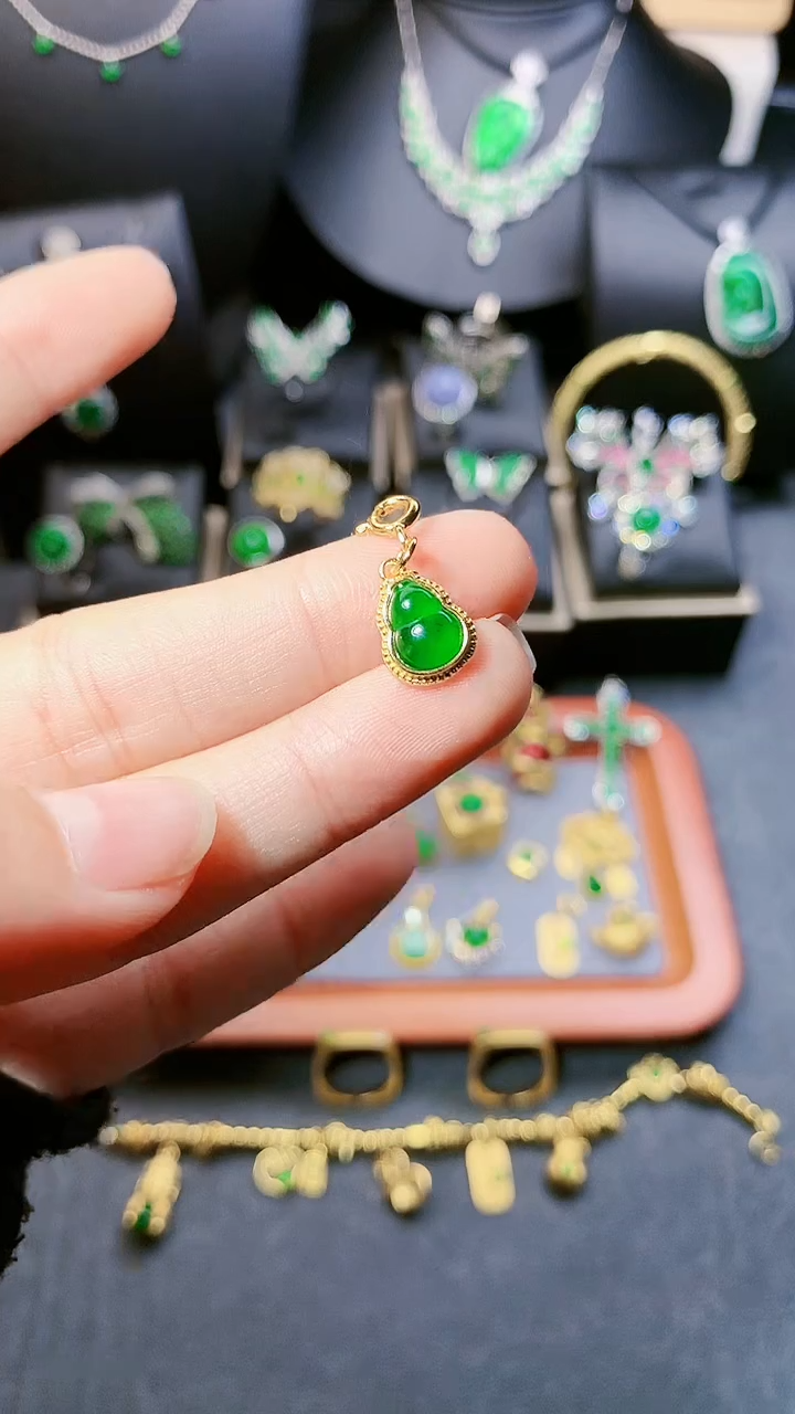 【闪购商品】翡翠吊坠(不含链)银S925镶嵌小提留