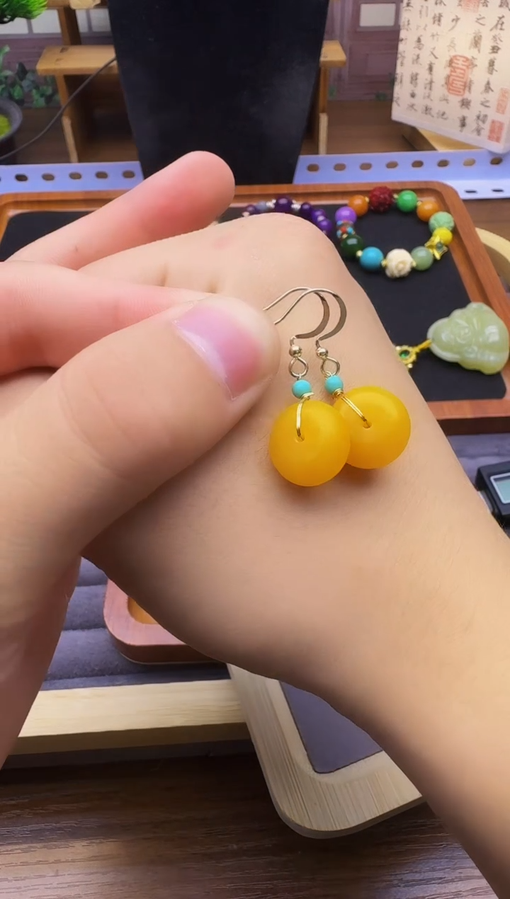 14K金镶嵌蜜蜡耳饰E82