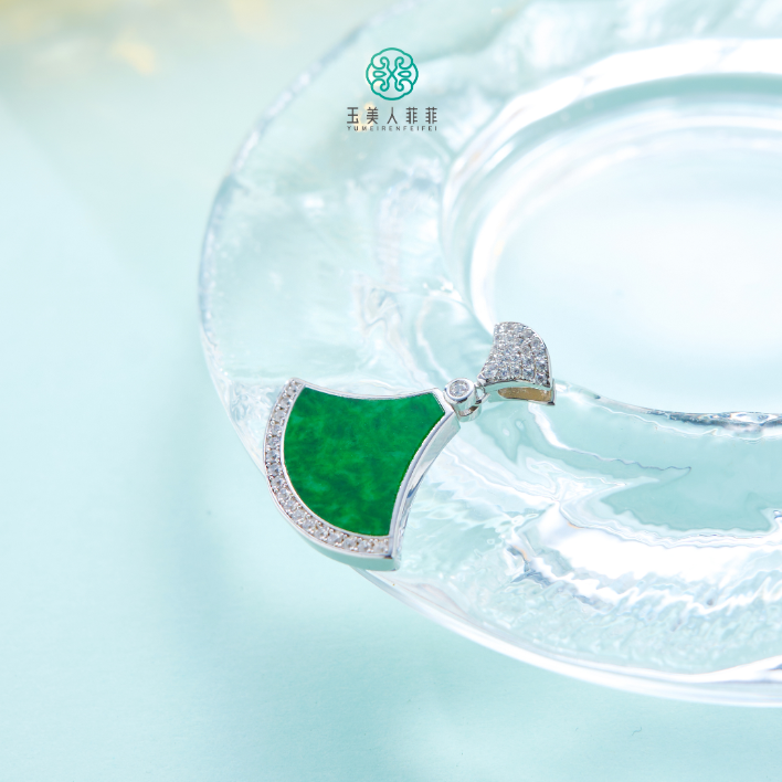 石惑珠宝^翡翠大扇形吊坠约26*22mm^多样性发一