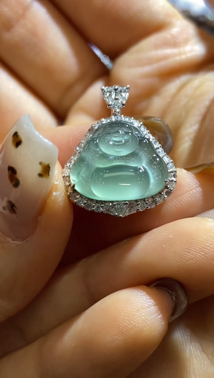 颈饰18K金镶嵌翡翠收到货48小时鉴赏期（超时不退不换）