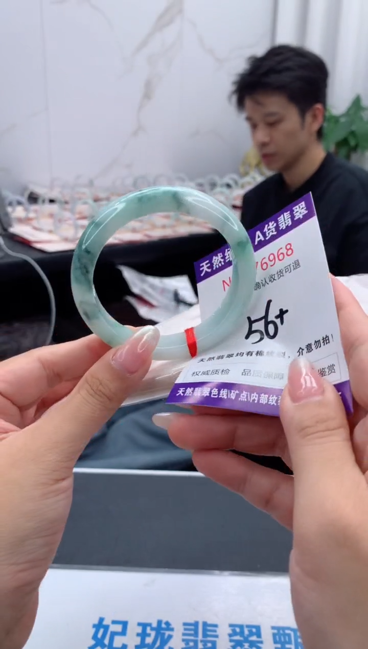 翡翠手镯未镶嵌有纹，完美者勿拍