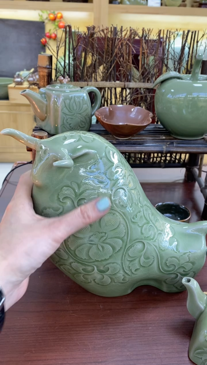 【闪购商品】021537 手工刻花牛 开片 微瑕