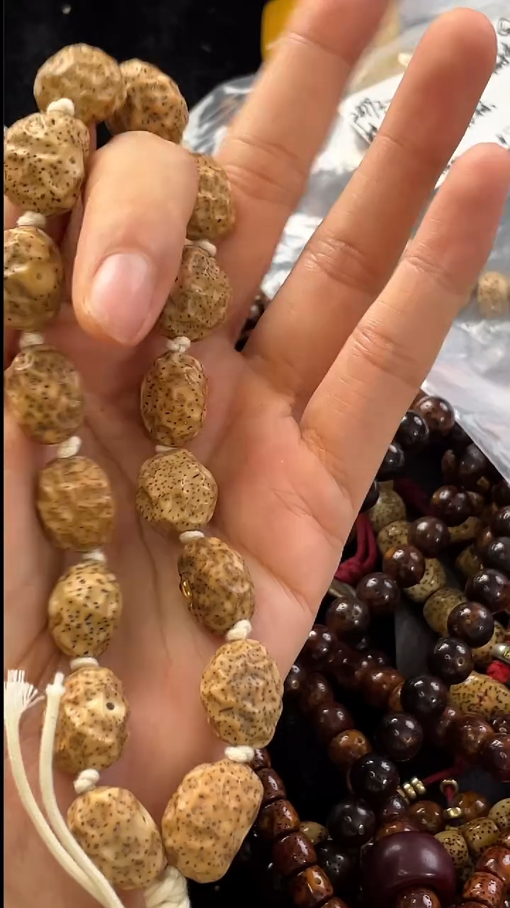 手串星月菩提京**?精工级粉皮陈籽星月随形手持
