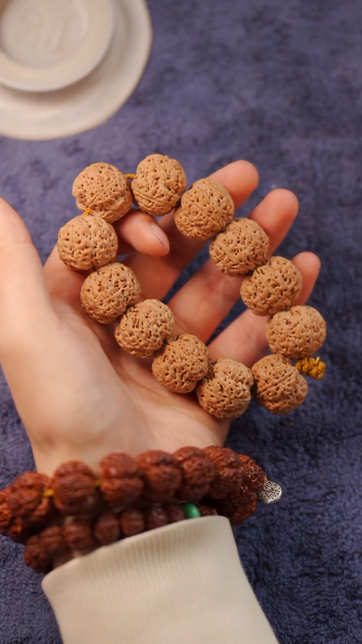 【闪购商品】金刚菩提手串25mm蜂王