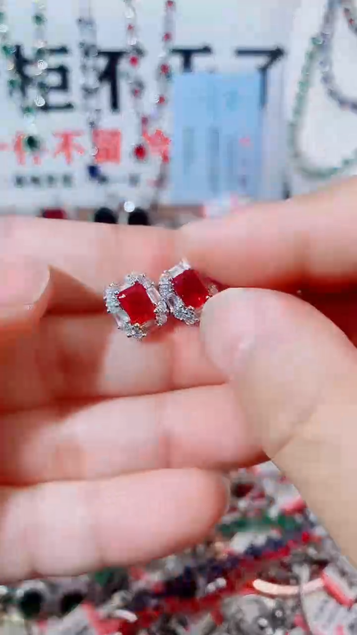 未镶嵌耳饰红宝石  