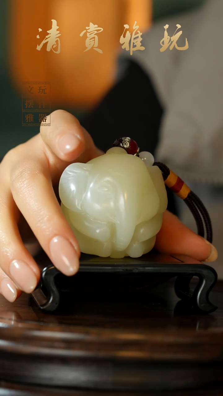 玉《手握吉象》手把件摆件