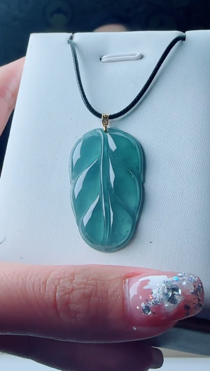 【闪购商品】翡翠颈饰未镶嵌叶子多样性随机一件发货