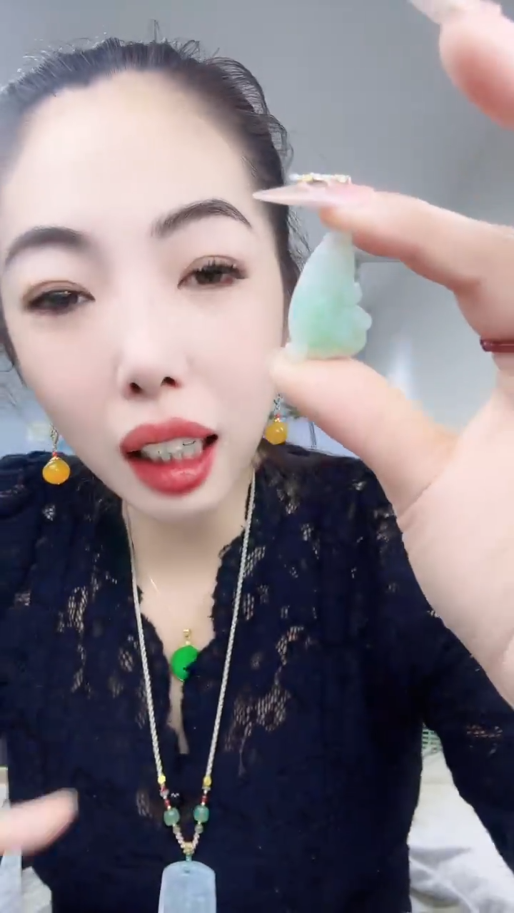 【闪购商品】翡翠颈饰未镶嵌白菜