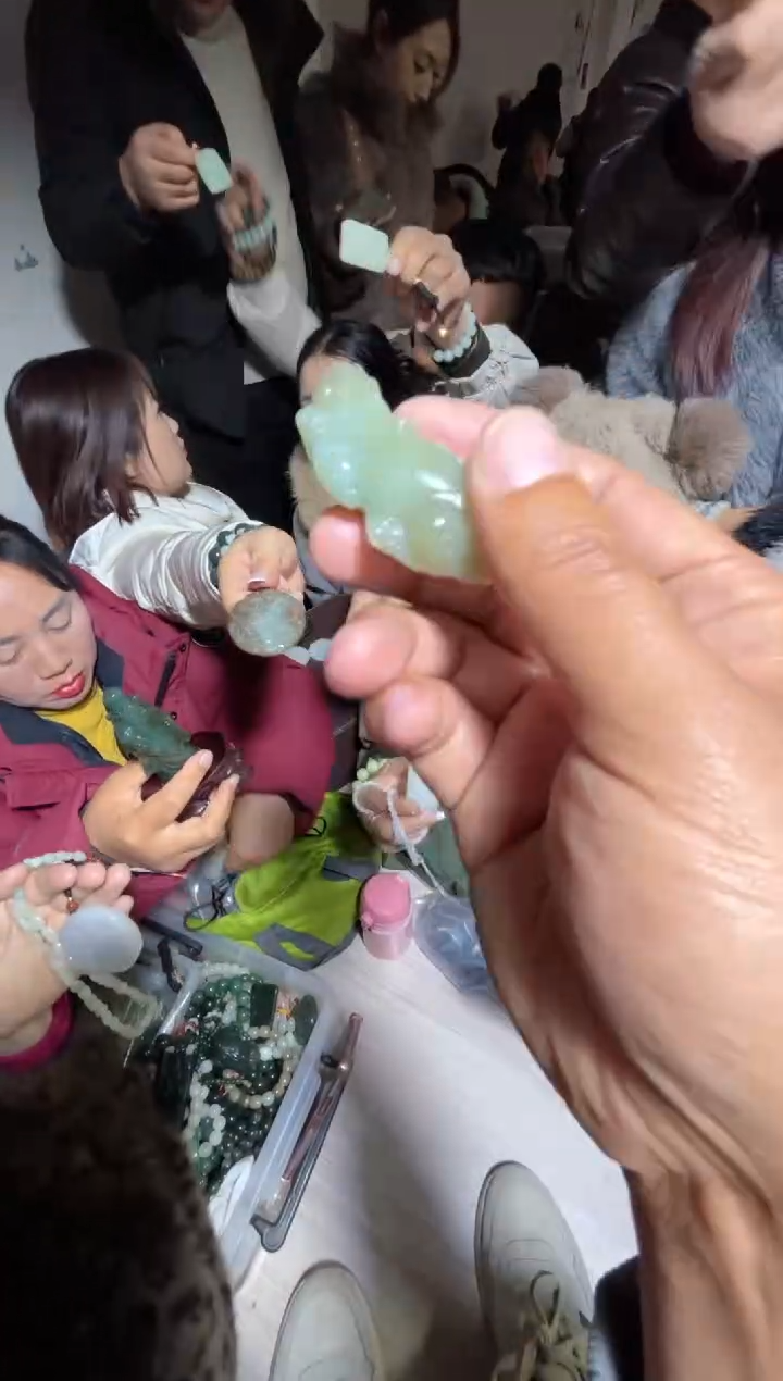 未镶嵌和田玉（糖玉）挂件和田玉
