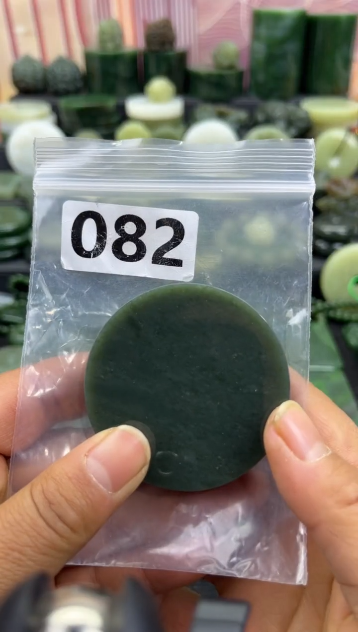 未镶嵌和田玉珠宝半成品镯芯