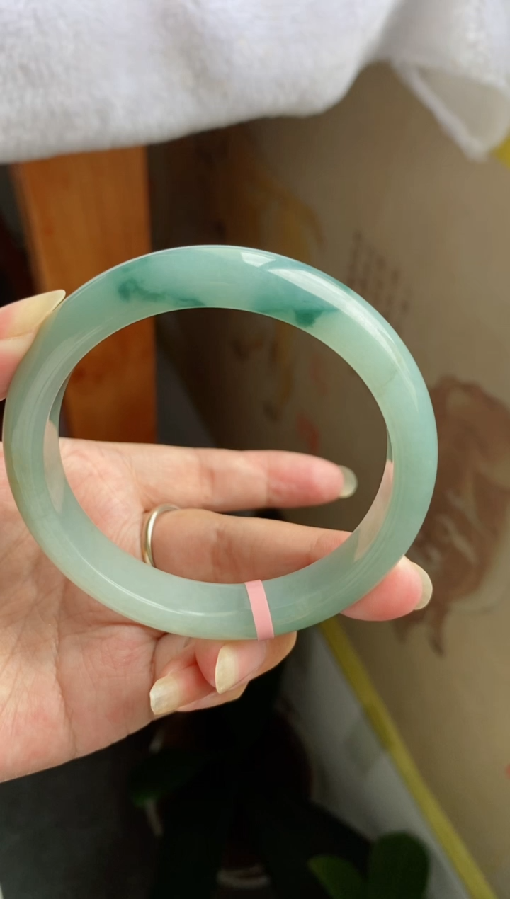 翡翠手镯未镶嵌（湖水绿冰胶飘花）12号