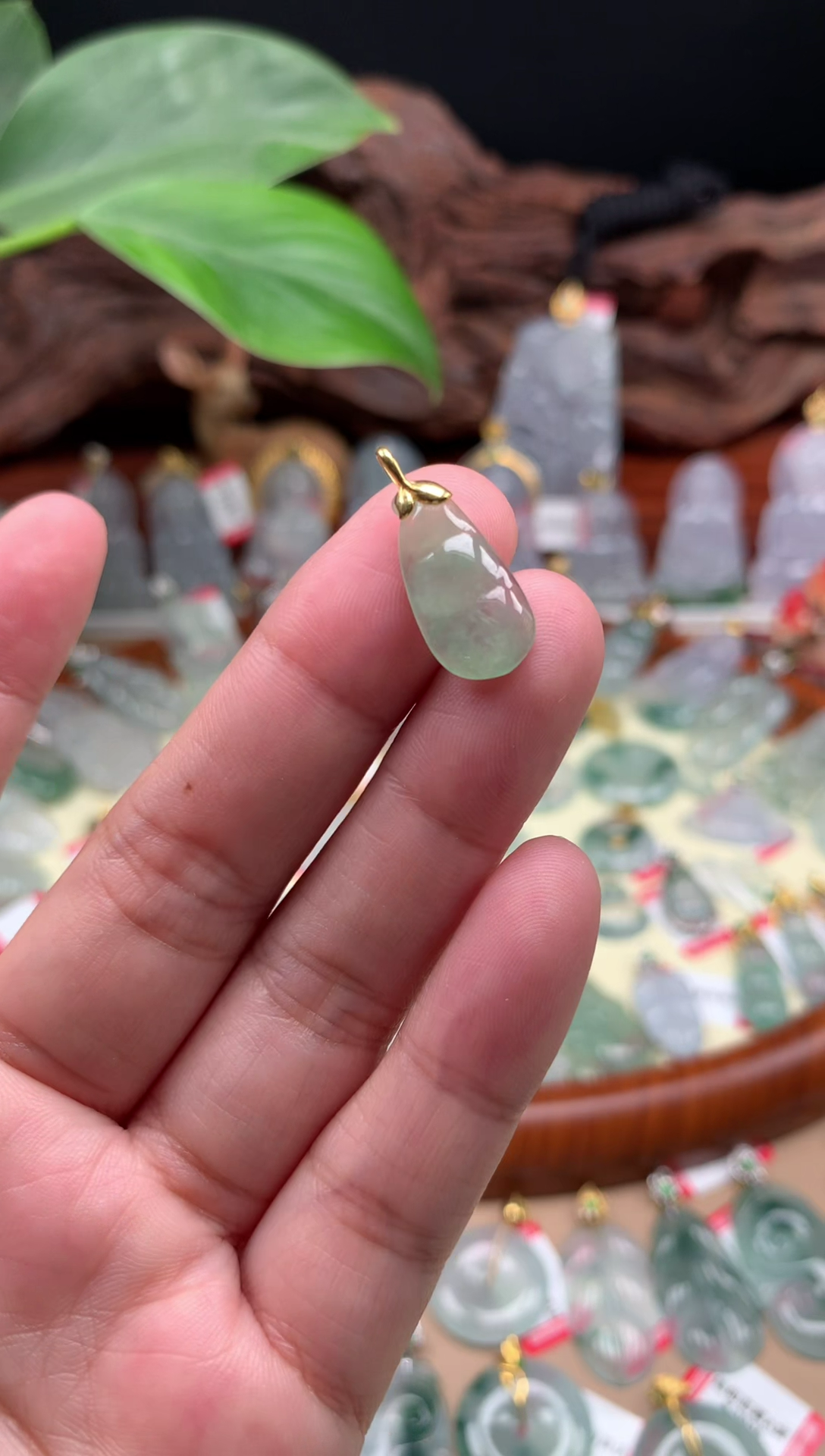 【闪购商品】翡翠颈饰18K金镶嵌豆子