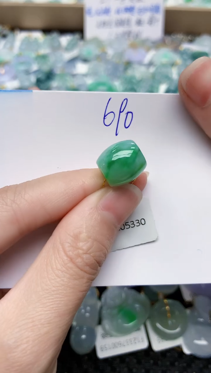 翡翠未镶嵌颈饰天然缅甸A货翡翠百元以上9元证书费自理