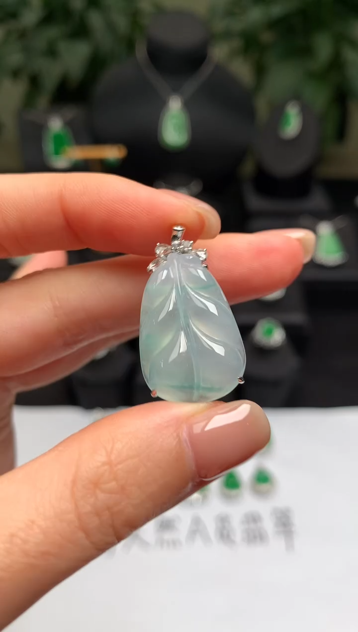 颈饰18K金镶嵌翡翠叶子