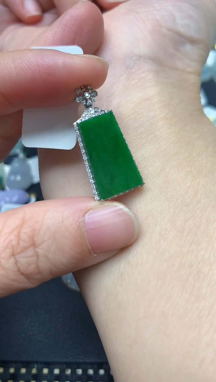 颈饰18K金镶嵌翡翠天然缅甸A货翡翠