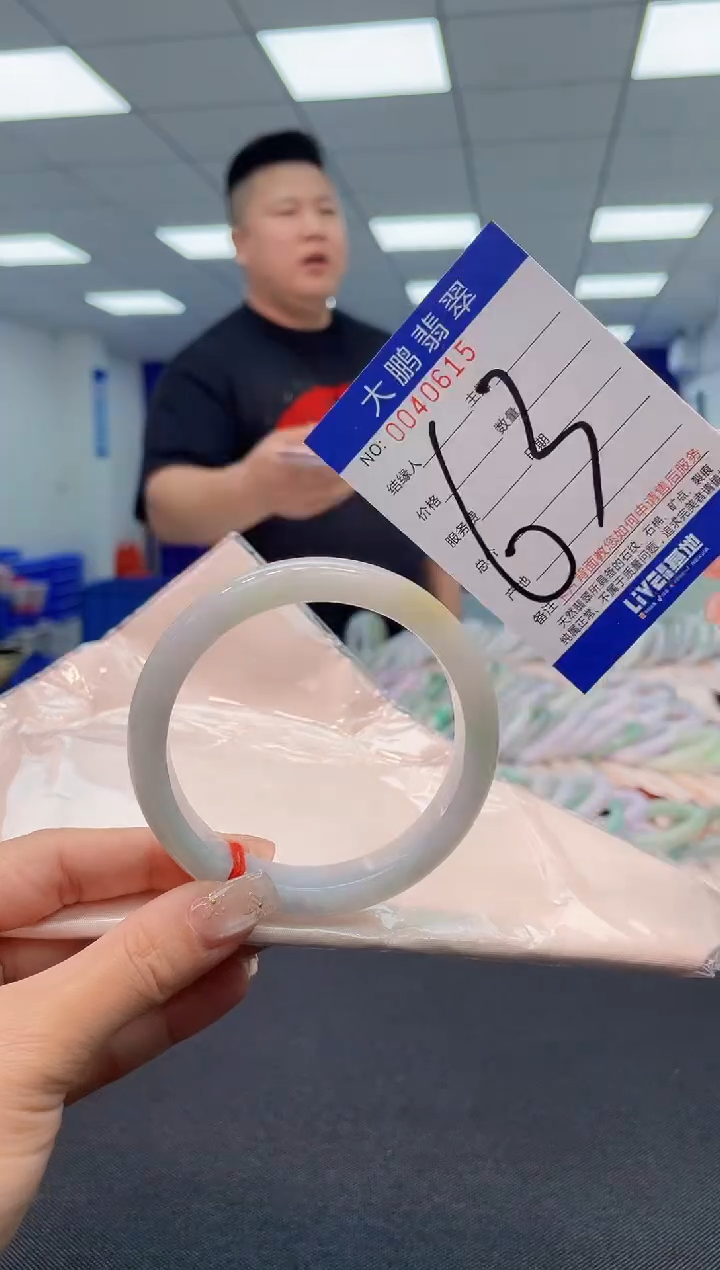 【闪购商品】翡翠手镯未镶嵌AAAAAAAAAA