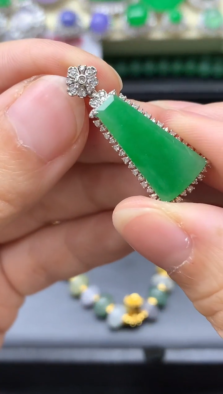 颈饰18K金镶嵌翡翠580-中国好珍宝