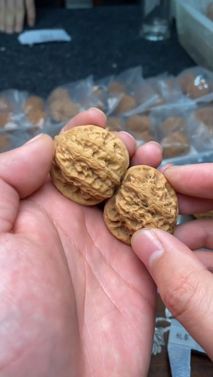 【闪购商品】文玩核桃把件G155号36尺梨木台