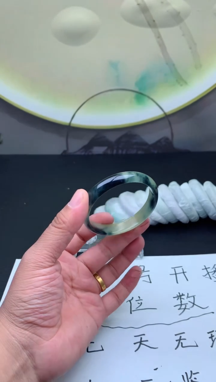 下单就是图片的手镯，放心冲！A95