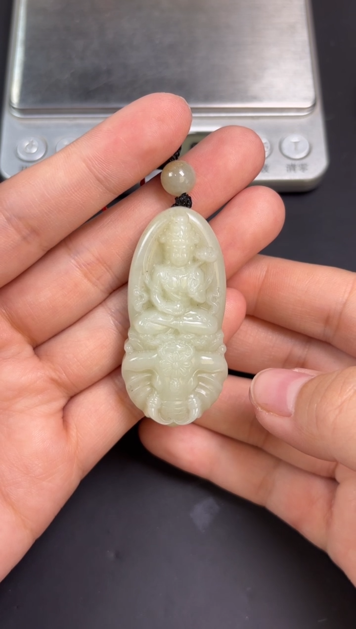 【闪购商品】和田玉吊坠(赠链)未镶嵌且末微色差迪克兰吊坠