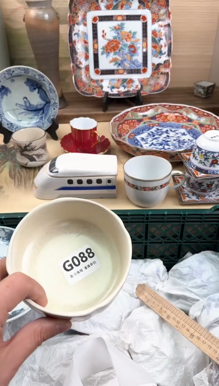 瓷片你***谁088            
