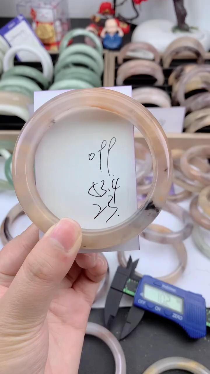 未镶嵌手镯石英质玉099