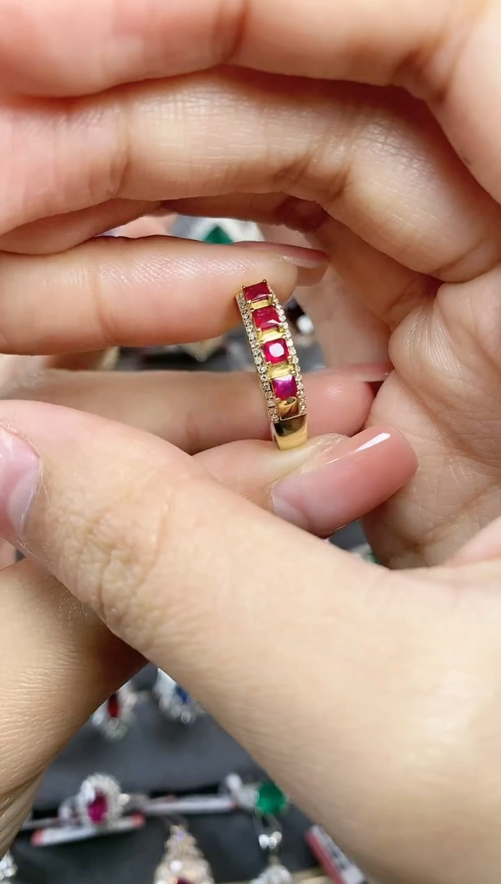 【闪购商品】红宝石戒指18K金镶嵌18K金镶嵌红宝石戒指