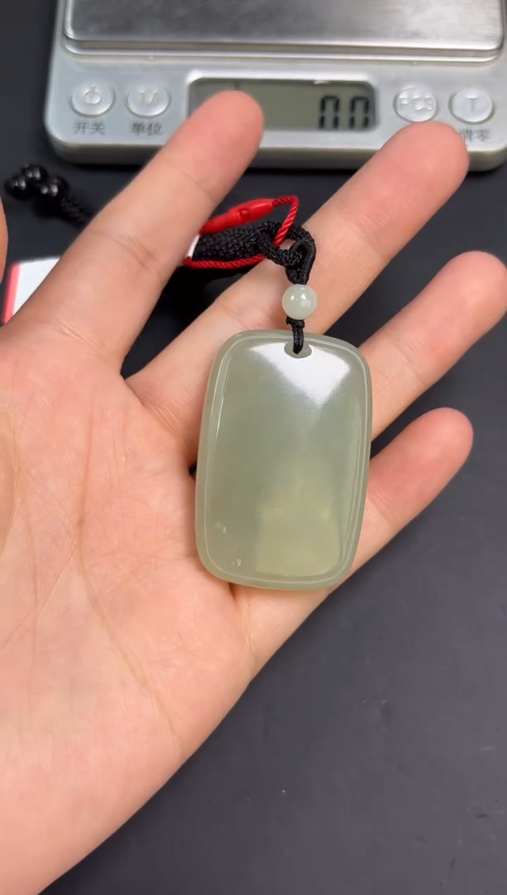 【闪购商品】和田玉吊坠(赠链)未镶嵌且末微色差近矿吊坠L