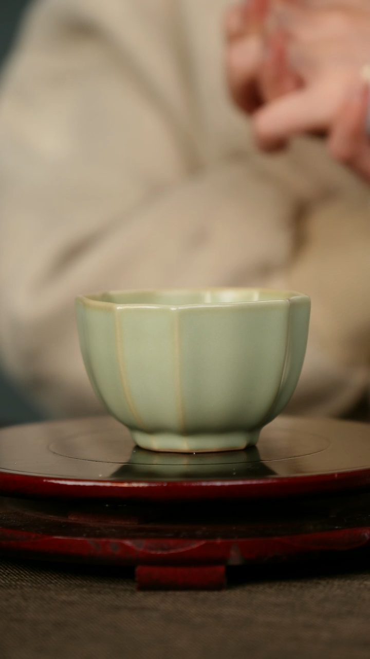 全品 粉青 四方葵口杯 带底款