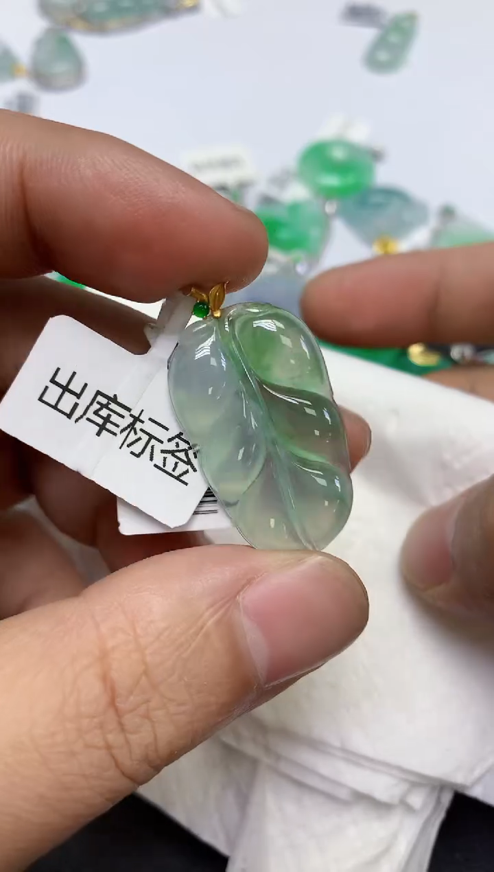 颈饰18K金镶嵌翡翠天然缅甸翡翠A货多样性发一件