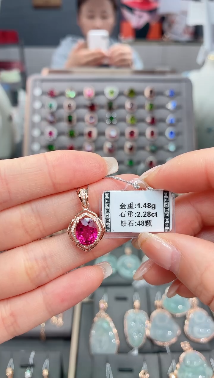 颈饰18K金镶嵌碧玺2.28    