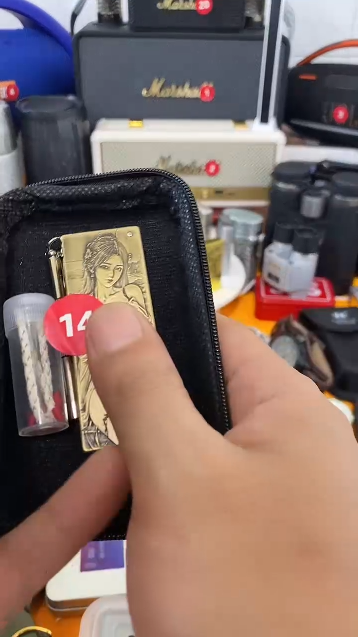 瓷片闪购商品 如图所示