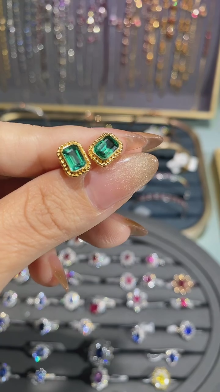 【闪购商品】祖母绿耳饰18K金镶嵌耳钉