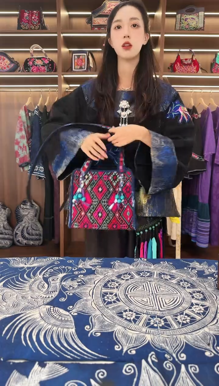 织绣L63黔东南苗族刺绣   包