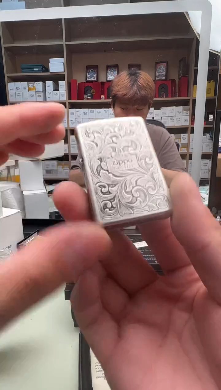 Zippo打火机蚊版古银常规大叶唐草中标