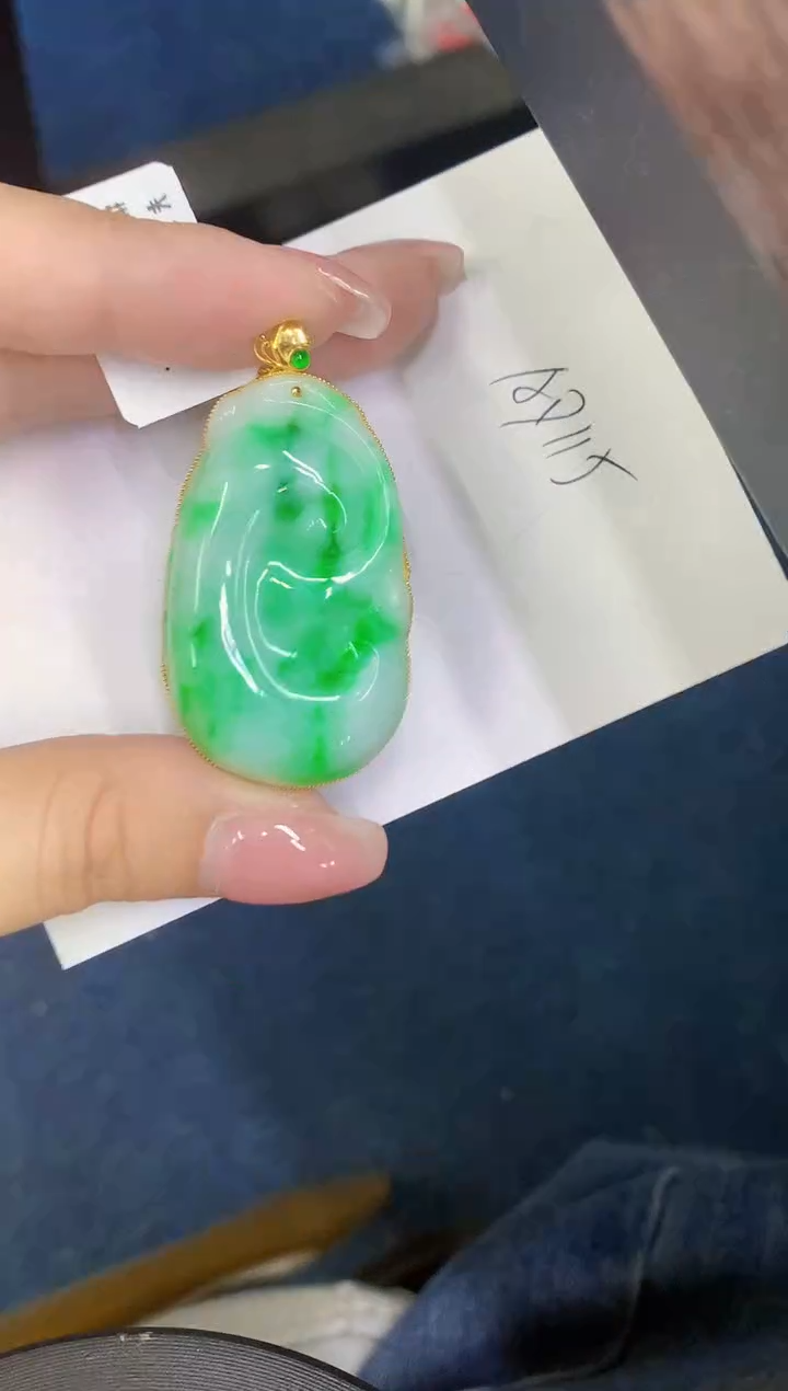 翡翠18K金镶嵌颈饰缅甸天然翡翠A货