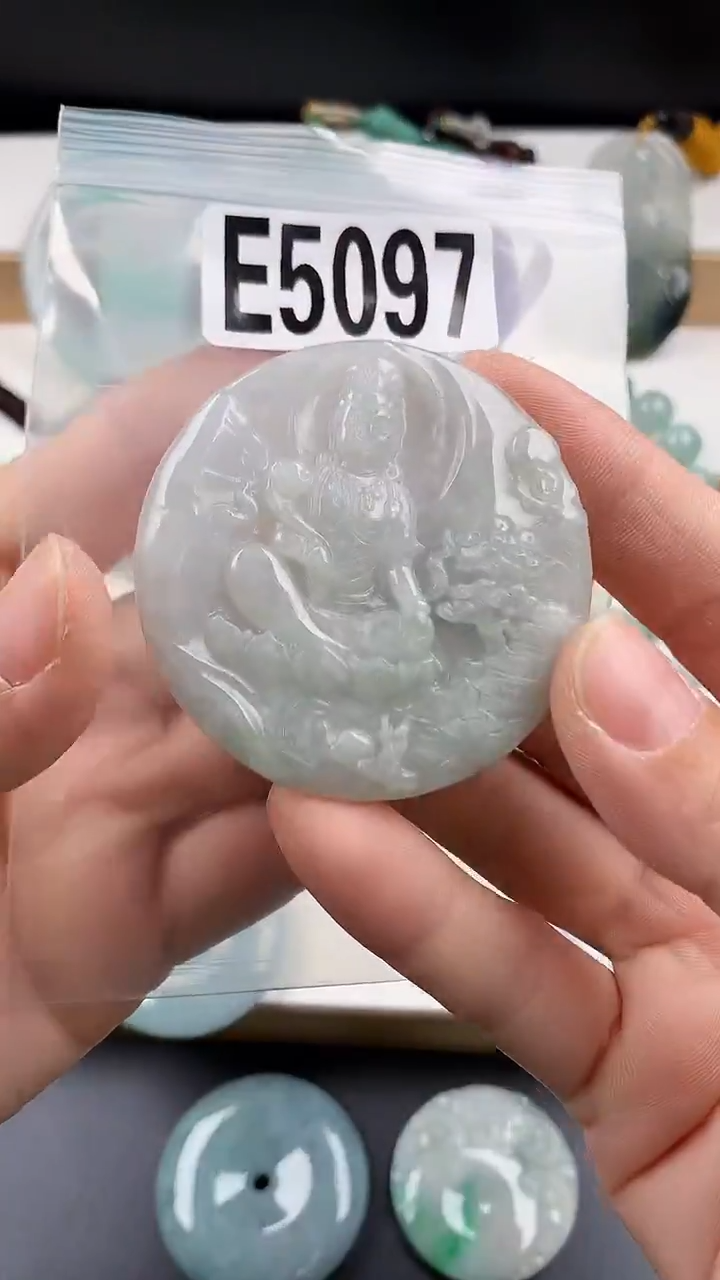颈饰未镶嵌翡翠天然翡翠吊坠挂件