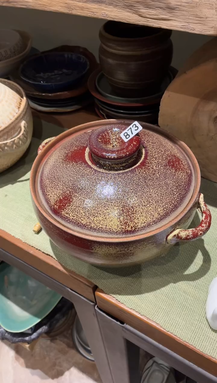瓷片征****.873微瑕郎红砂锅1个