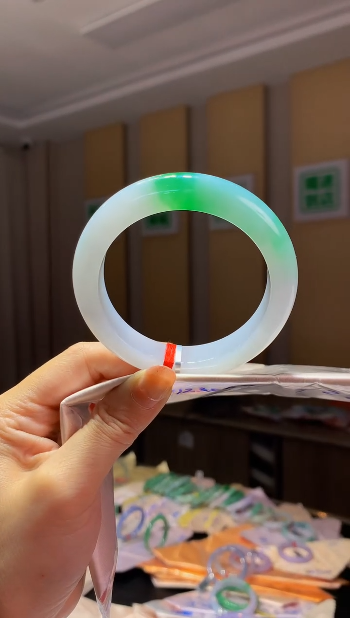 未镶嵌手镯翡翠- 圈口 全款16.8万 定金2万