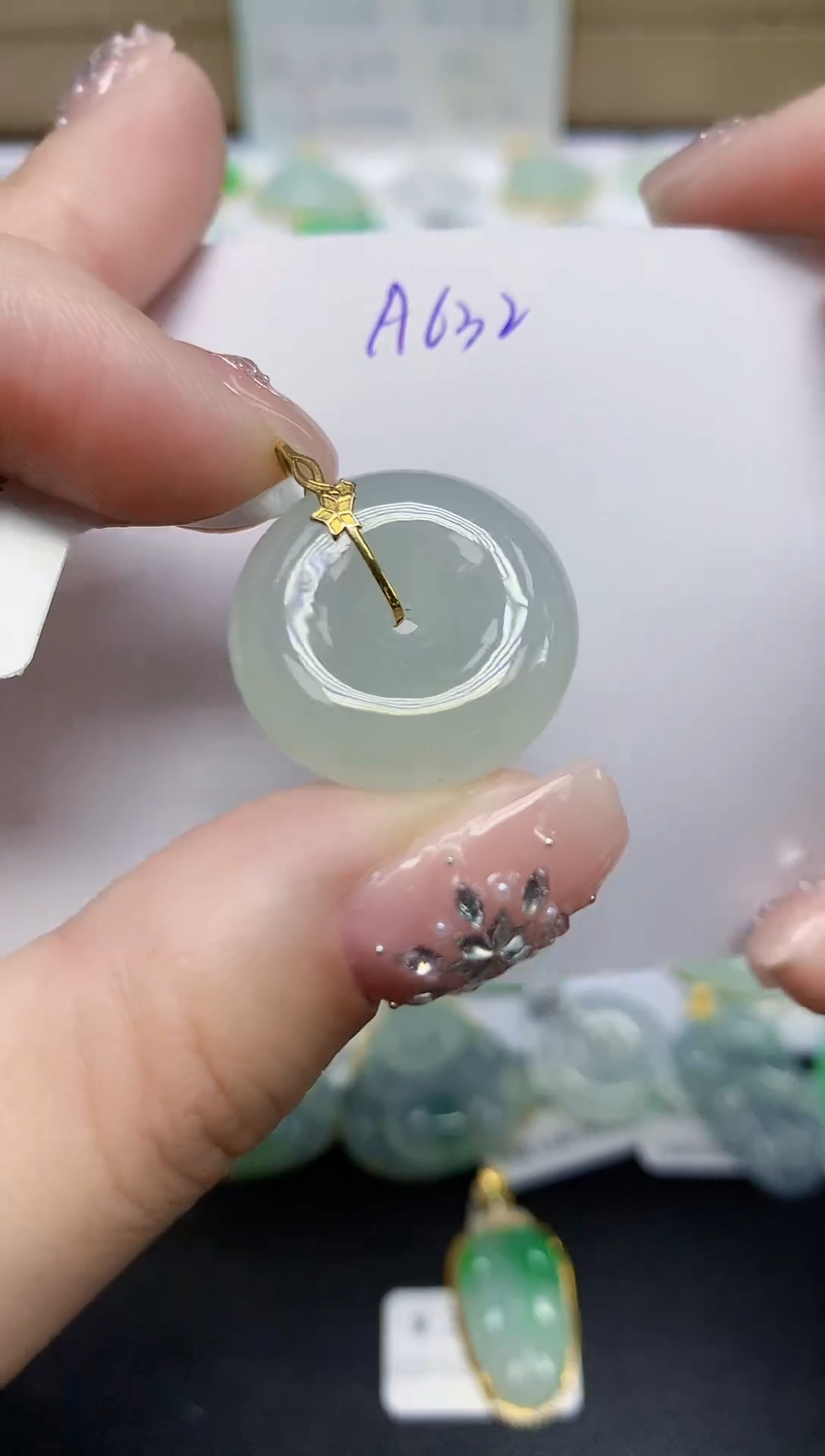 颈饰18K金镶嵌翡翠天然缅甸翡翠A货翡翠百元以上9元证书费自理