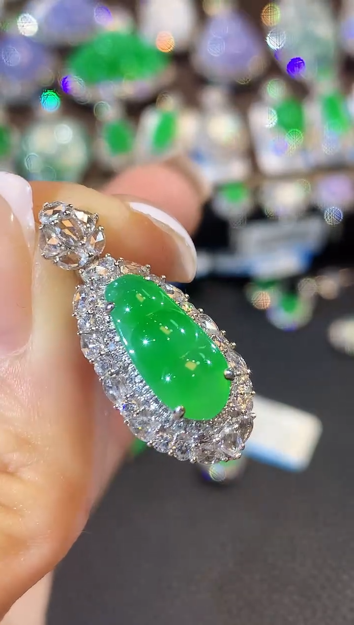 吊坠(不含链)18K金镶嵌翡翠C72