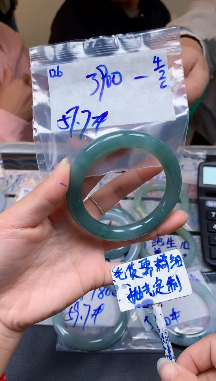 【闪购商品】定制翡翠未镶嵌126毛货需精细抛光手镯多样性拍一发一