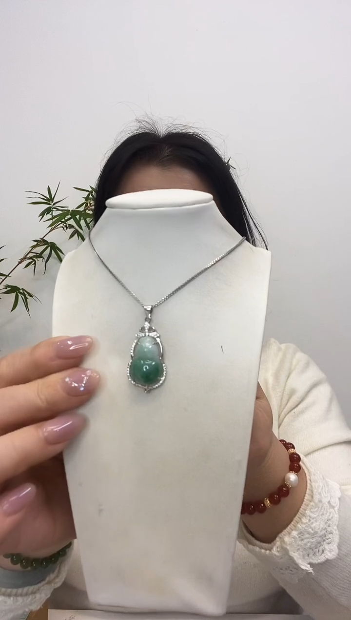 【闪购商品】翡翠吊坠(赠链)银S925镶嵌小葫芦