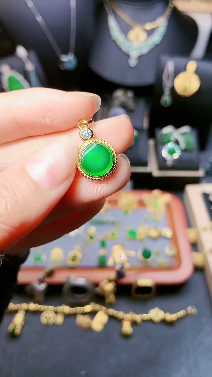 【闪购商品】翡翠吊坠(赠链)银S925镶嵌吊坠