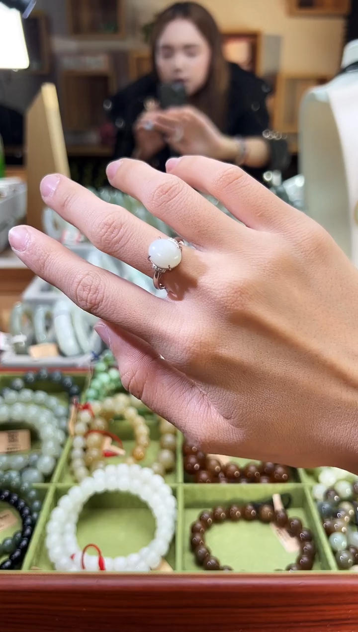 未镶嵌戒指和田玉米达戒指