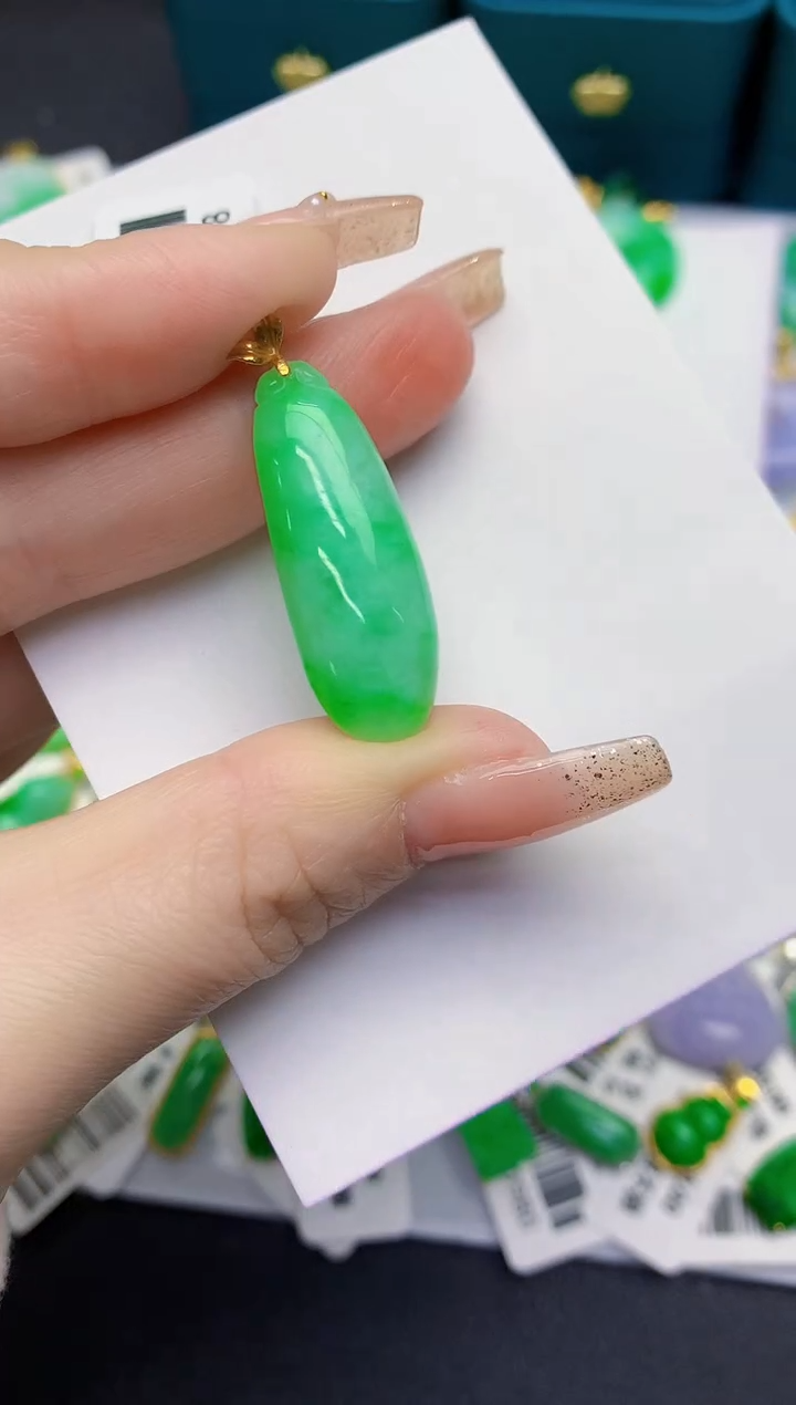 颈饰18K金镶嵌翡翠缅甸天然翡翠A货