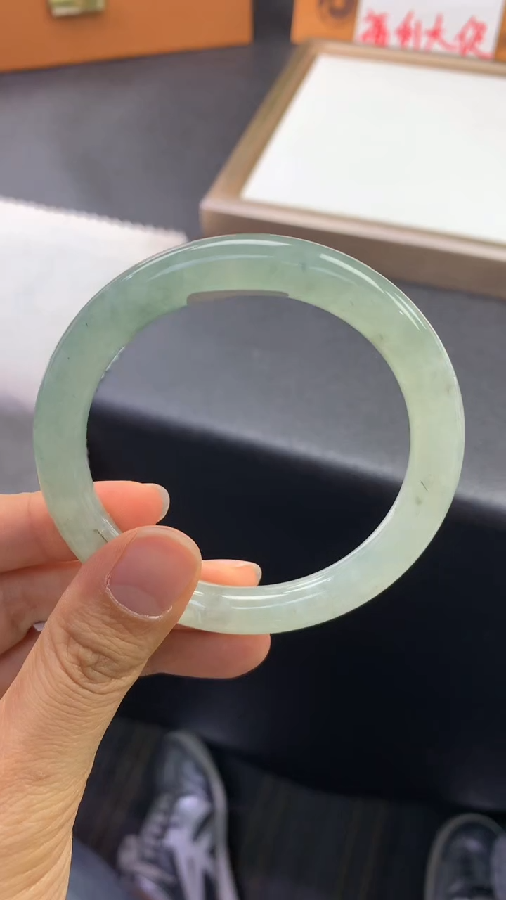 未镶嵌手镯翡翠退货需手镯吊牌标签完好 56.5