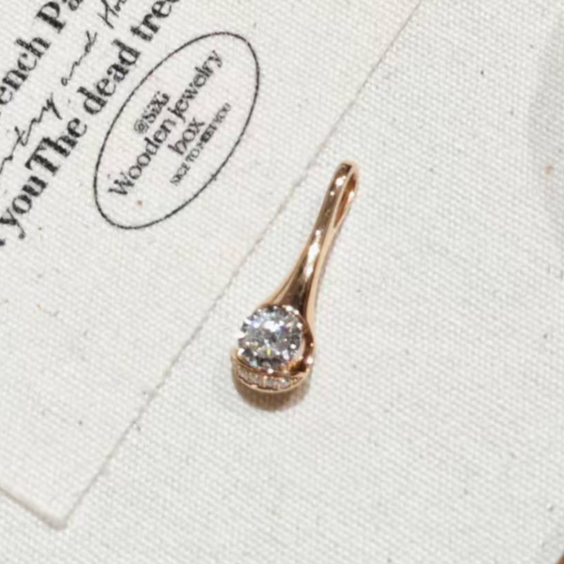 18K镶嵌天然钻石      香水瓶吊坠