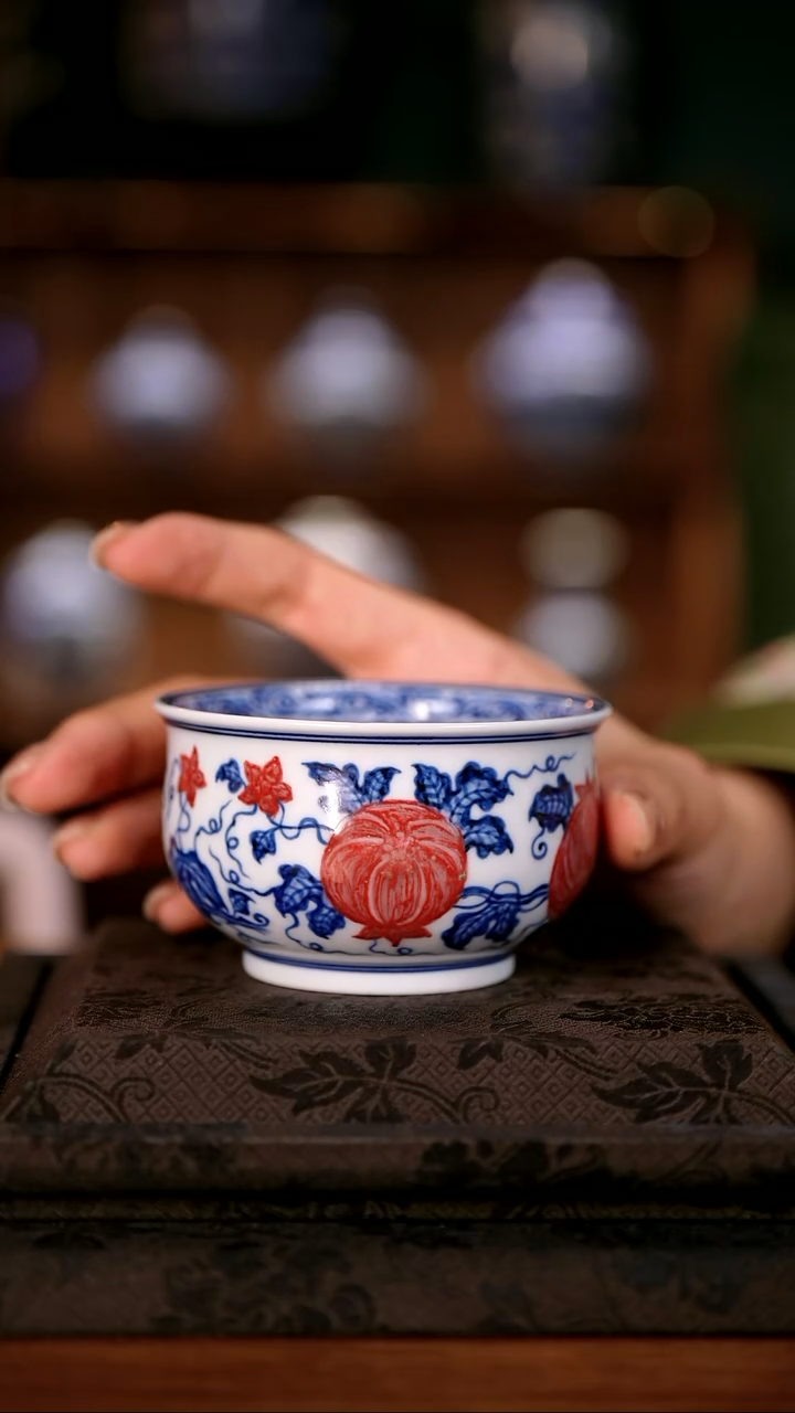 黄振匠造青花釉里红瓜果炉式杯